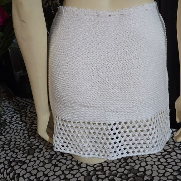 Crochet White Two-Piece Outfit - Picture 6 of 13